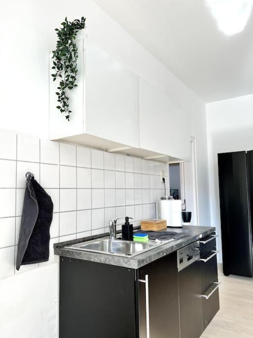 Spacestays Designer Apartment Netflix Wifi Playstation 4 Balkon إسن المظهر الخارجي الصورة